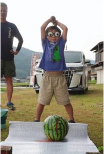 荘川町古民家春夏秋冬巨スイカ割り